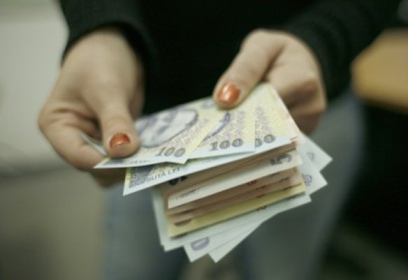 Salariile de la stat vor fi majorate, în 2013, cu 3%